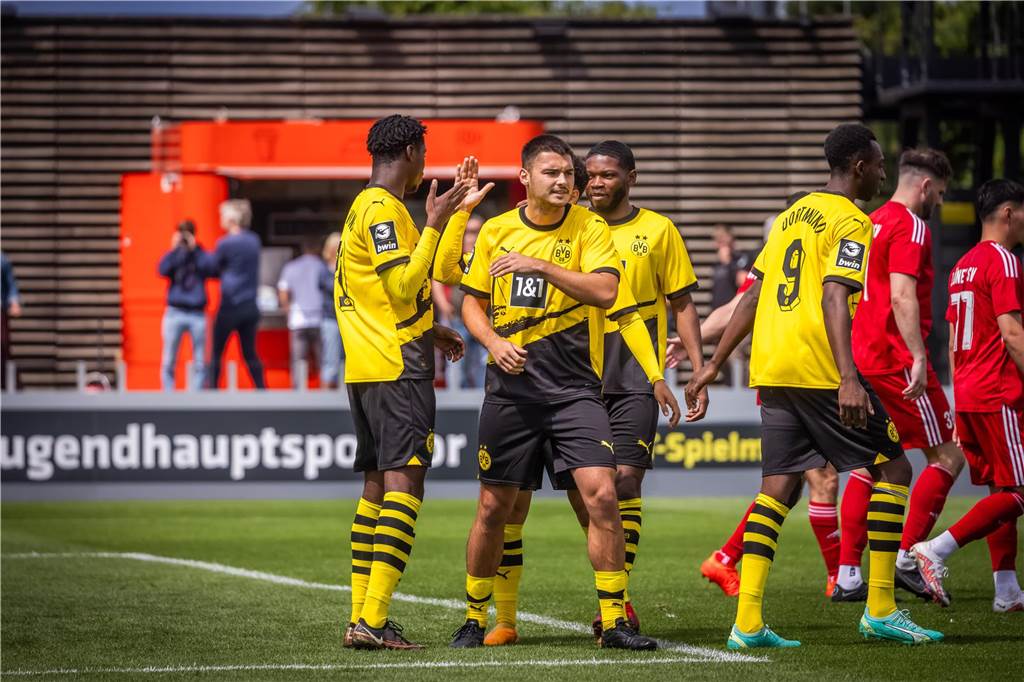 Die Fotos zum Testspiel von Borussia Dortmunds U23 gegen den Lüner SV. 