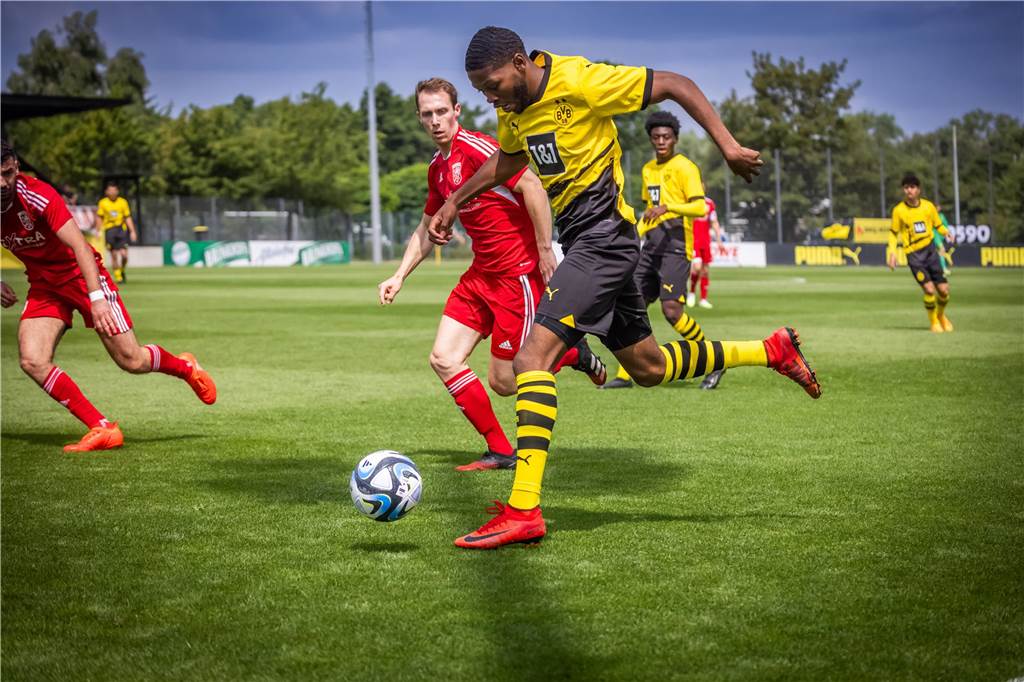 Die Fotos zum Testspiel von Borussia Dortmunds U23 gegen den Lüner SV. 