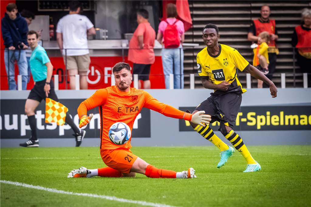 Die Fotos zum Testspiel von Borussia Dortmunds U23 gegen den Lüner SV. 