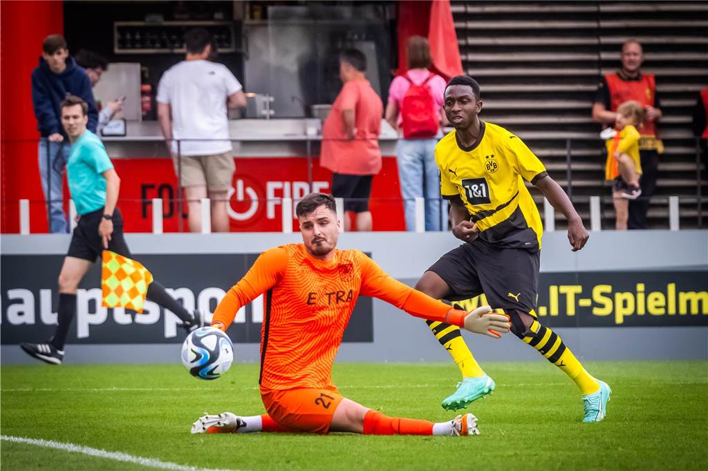 Die Fotos zum Testspiel von Borussia Dortmunds U23 gegen den Lüner SV. 