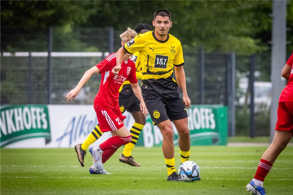 Die Fotos zum Testspiel von Borussia Dortmunds U23 gegen den Lüner SV. 