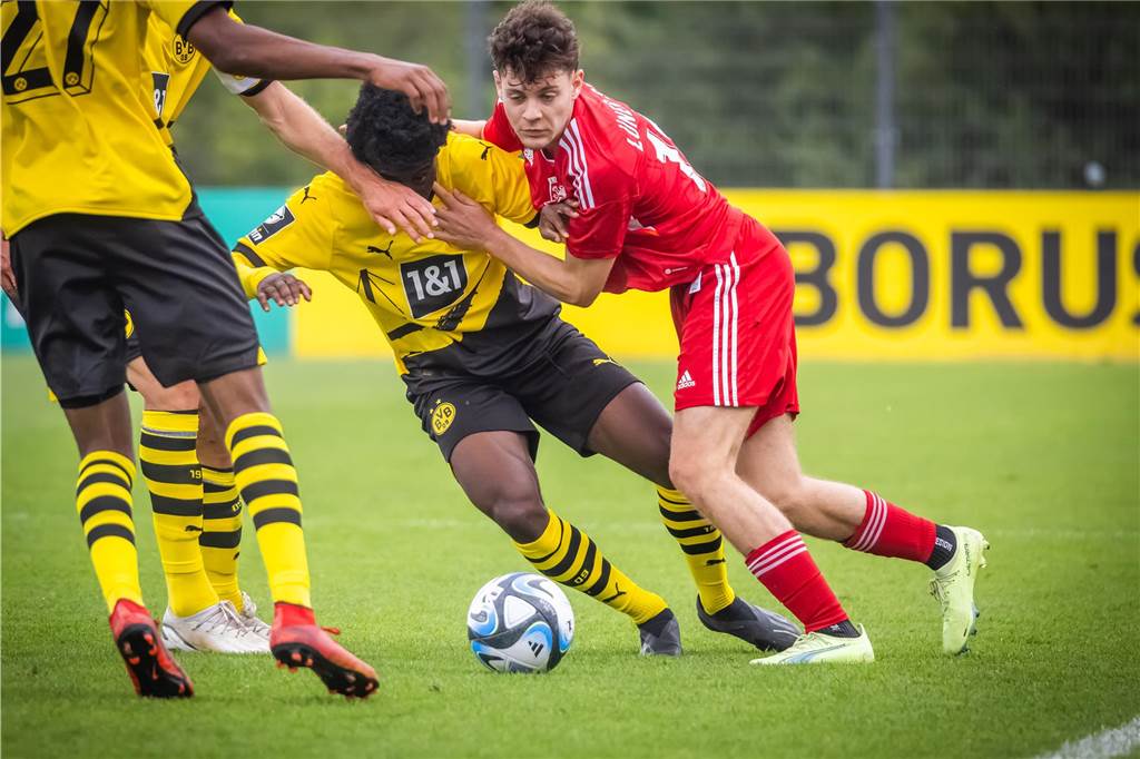 Die Fotos zum Testspiel von Borussia Dortmunds U23 gegen den Lüner SV. 