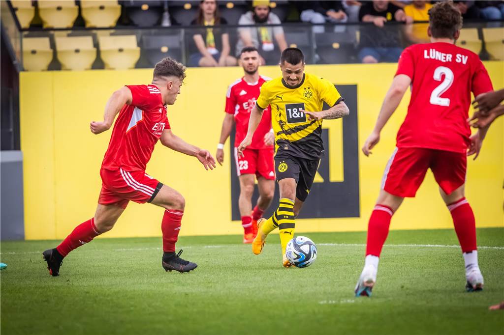 Die Fotos zum Testspiel von Borussia Dortmunds U23 gegen den Lüner SV. 