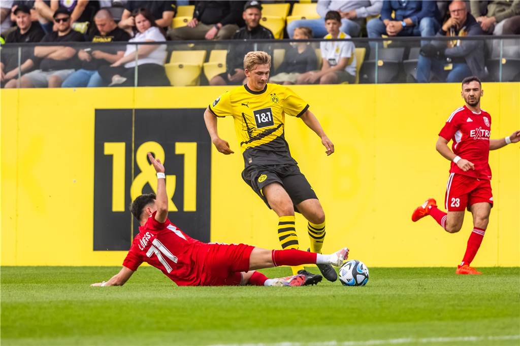 Die Fotos zum Testspiel von Borussia Dortmunds U23 gegen den Lüner SV. 