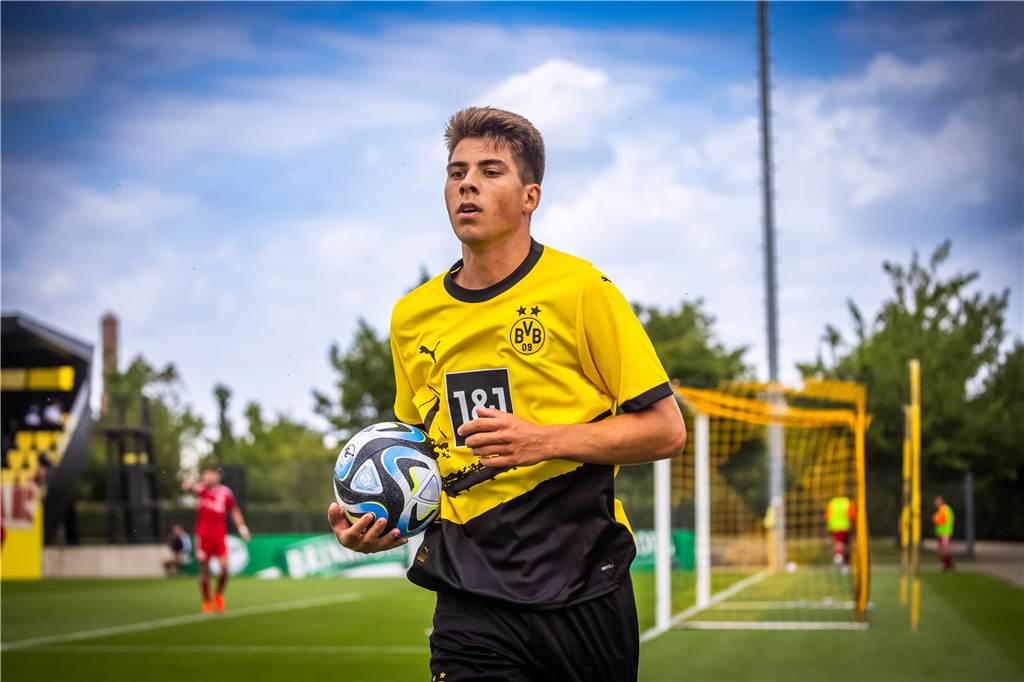 Die Fotos zum Testspiel von Borussia Dortmunds U23 gegen den Lüner SV. 
