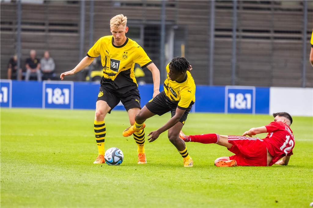 Die Fotos zum Testspiel von Borussia Dortmunds U23 gegen den Lüner SV. 