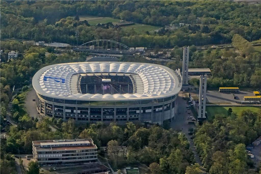Spielorte der EM 2024: In diesen zehn Stadien wird gespielt Blick auf den Deutsche Bank Park in Frankfurt, der während der EM 2024 den Namen Frankfurt Arena trägt.