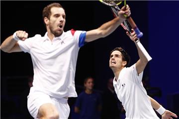 Die Franzosen Richard Gasquet (l) und Pierre-Hugues Herbert siegten gegen das belgische Doppel. Foto: Michel Spingler