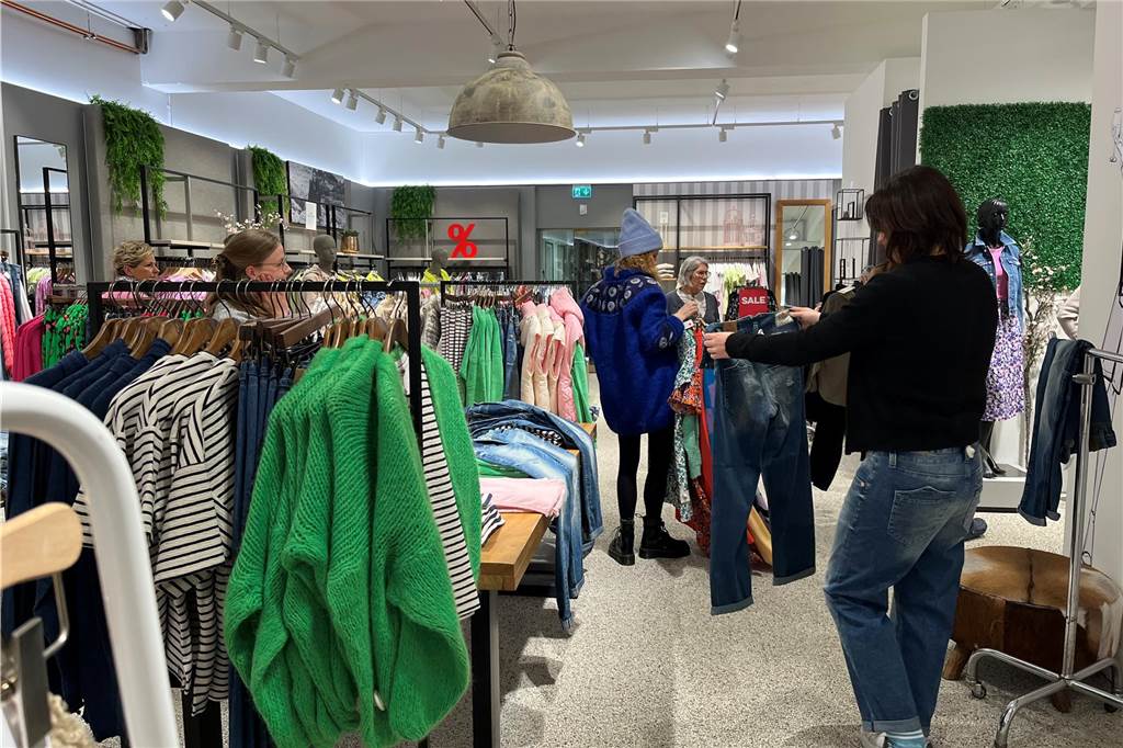 Private Shoppingtour nach Ladenschluss: „Das ist echt cool!“ Ladenfläche vom Modehaus Heckmann.