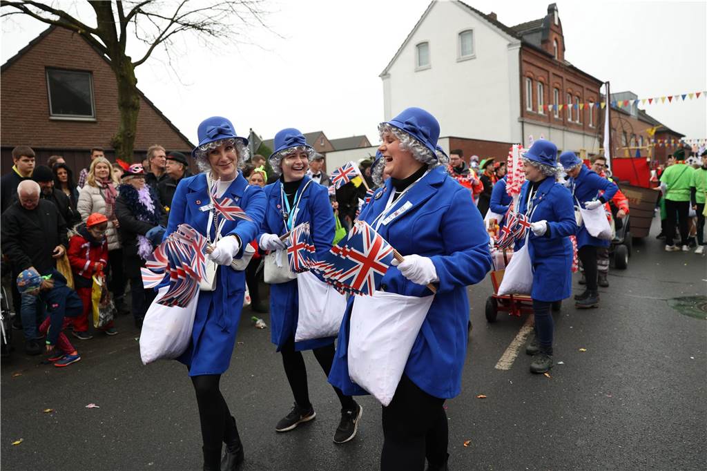 Die Frauen-Gruppe ehrt die verstorbene Queen von England.