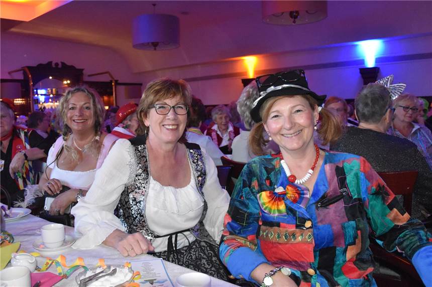 So lustig war der Frauenkarneval in Kirchhellen, Feldhausen und Grafenwald Die Frauen hatten viel Spaß beim Karneval.