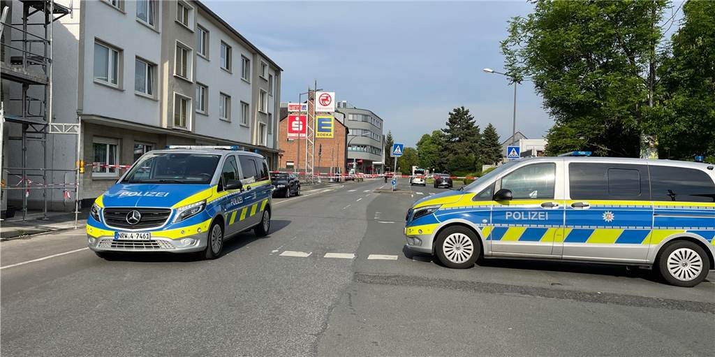 Geldautomat gesprengt: Polizist schießt Tatverdächtigen an (mit Video) Die Freiheitstraße in Henrichenburg ist abgesperrt. Hier ist in der Nacht zu Donnerstag ein Geldautomat gesprengt worden.