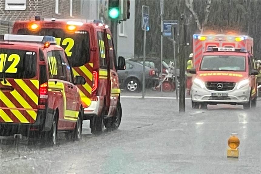 Die Freiwillige Feuerwehr musste zu einem Dachstuhlbrand in Scharnhorst ausrücken. Dort war ein Blitz in ein Wohnhaus eingeschlagen.