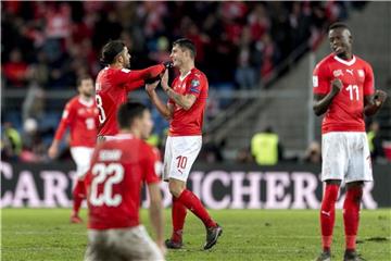 Die Freude der Schweizer Spieler über die WM-Quali wurde durch Pfiffe gegen Stürmer Seferovic getrübt. Foto: Nick Potts