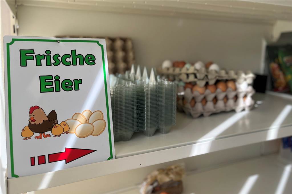 Die frischen Eier kommen vom eigenen Hof.