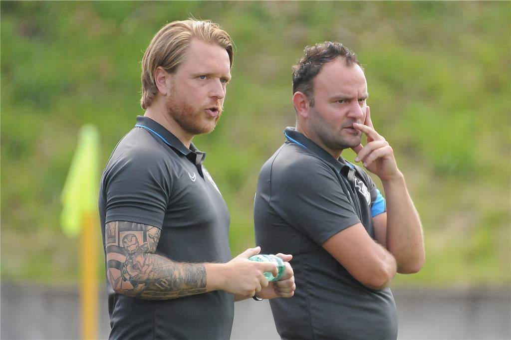 FC Frohlinde: Offensive sucht weiter nach dem Dosenöffner für das gegnerische Tor Die Frohlinder Trainer Daniel Diaz (l.) und Jimmy Thimm.