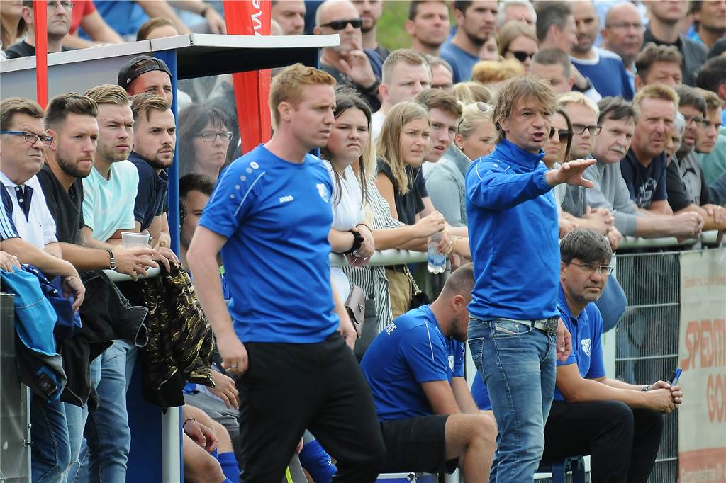 Frohlinde ringt Bövinghausen nieder - das Duell im Ticker Die Frohlinder Trainer Stefan Hoffmann und Michael Wurst.