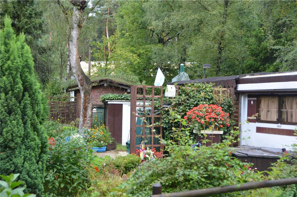 Hochwertige Ferienanlage auf altem Kreisjugendzeltplatz geplant Ein blühender Garten auf dem Campingplatz