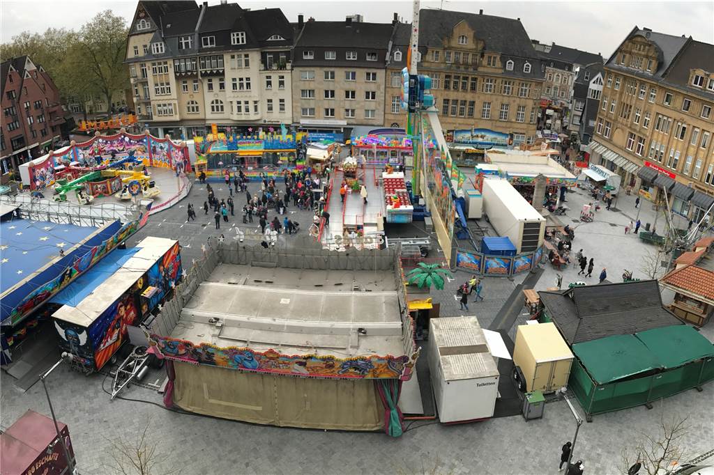 Der Kalender ist schon wieder voll: Das passiert 2019 in Castrop-Rauxel Die Frühjahrskirmes schlägt ihre Zelte im Mai auf dem Altstadtmarkt auf.