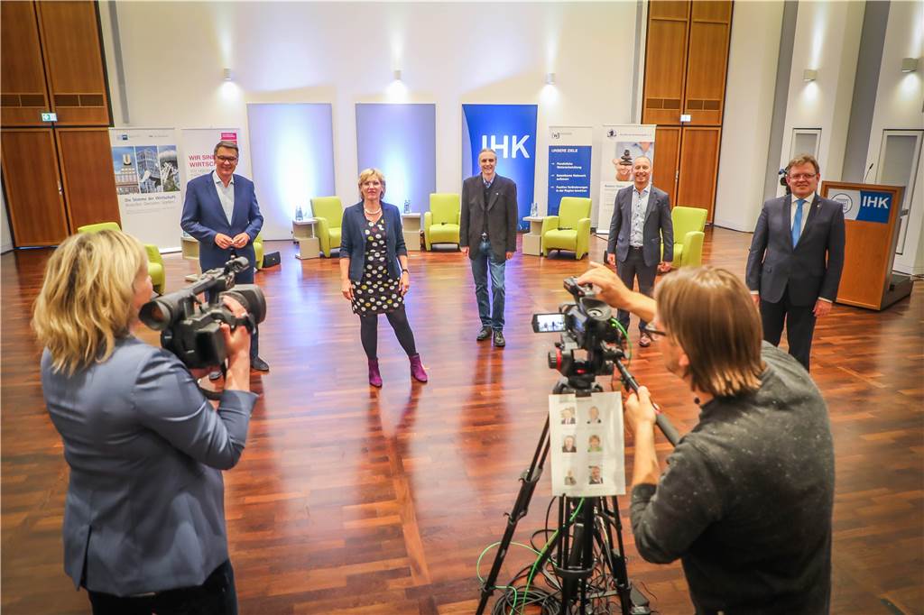 Bewerber-Rekord: Zwölf Dortmunder wollen Oberbürgermeister werden Die fünf aussichtsreichsten Bewerber ums OB-Amt stellten sich unter anderem schon bei einer online übertragenen Diskussionsrunde der IHK vor.