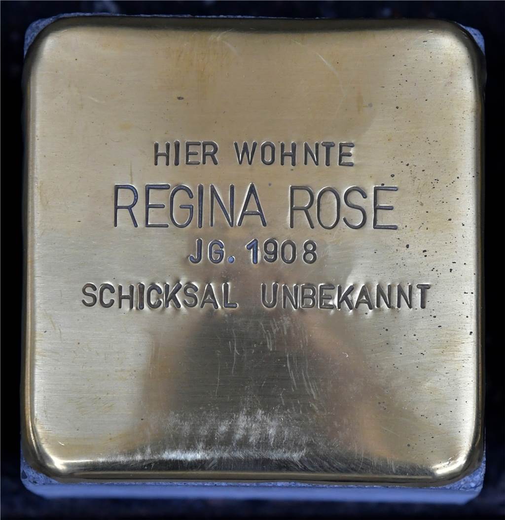 Lünerin überlebte Holocaust: Enkelin dankbar für Stolpersteine Die fünf Jahre ältere Schwester von Klara, Regina Rose, überlebte den Nazi-Terror. Sie blieb mit ihrer Familie in Deutschland und besuchte Klara in Kanada.