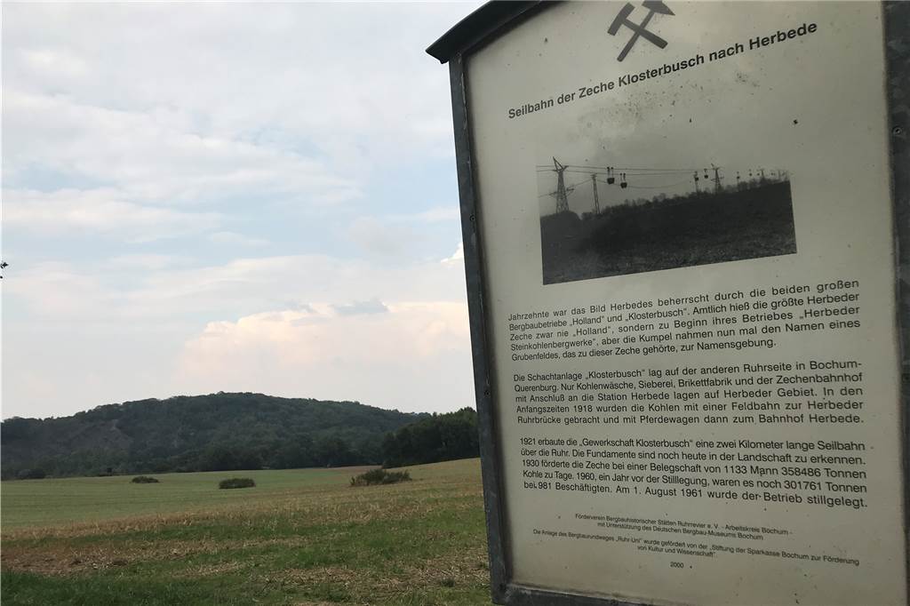 Wandern im Ruhrgebiet - unser Tipp für eine vierstündige Route Die Fundamente der Seilbahn sind an den Grüninseln zu erkennen.
