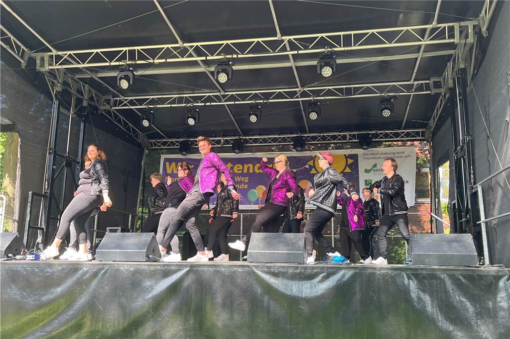 Die „Funkys“, Europas größte Tanzband, heizte mit ihren Tanzmoves dem Publikum ein.