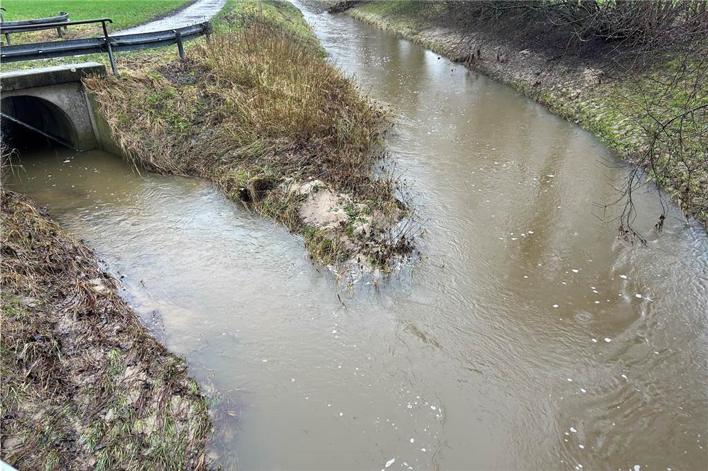 Hochwasserlage in Selm: „Wir sind auf jeden Fall im Krisenmodus“ Die Funne, eigentlich ein kleiner Bachlauf, führt sehr viel mehr Wasser als normalerweise.