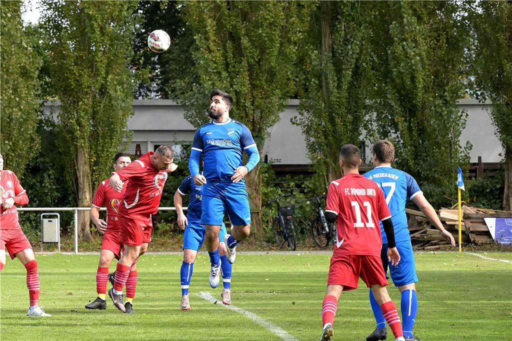 Die Fußballer aus Lünen waren am Wochenende erfolgreich, die Handballerinnen verloren.