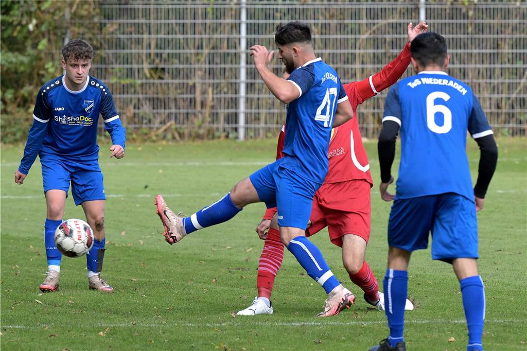 Die Fußballer aus Lünen waren am Wochenende erfolgreich, die Handballerinnen verloren.