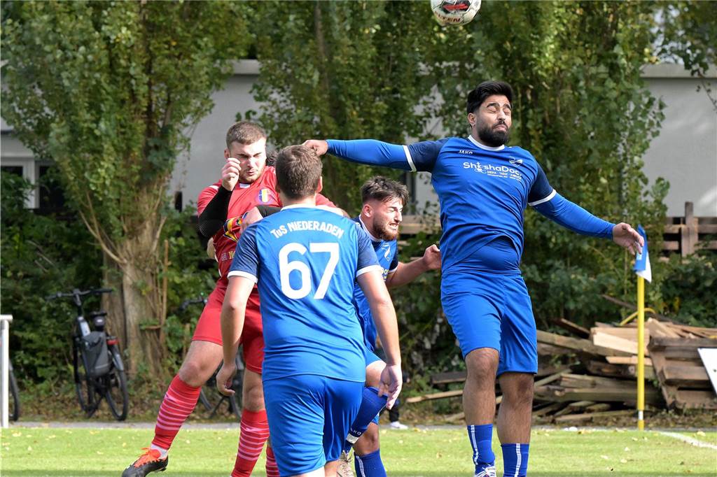 Die Fußballer aus Lünen waren am Wochenende erfolgreich, die Handballerinnen verloren.