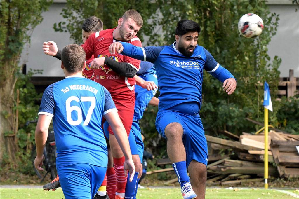 Die Fußballer aus Lünen waren am Wochenende erfolgreich, die Handballerinnen verloren.