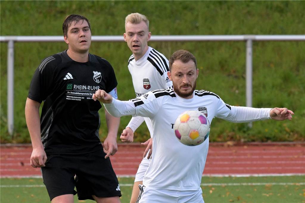 Die Fußballer aus Lünen waren am Wochenende erfolgreich, die Handballerinnen verloren.