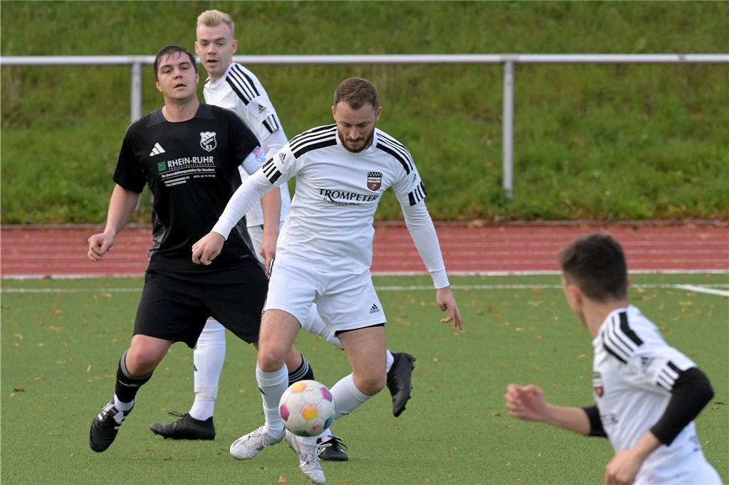 Die Fußballer aus Lünen waren am Wochenende erfolgreich, die Handballerinnen verloren.