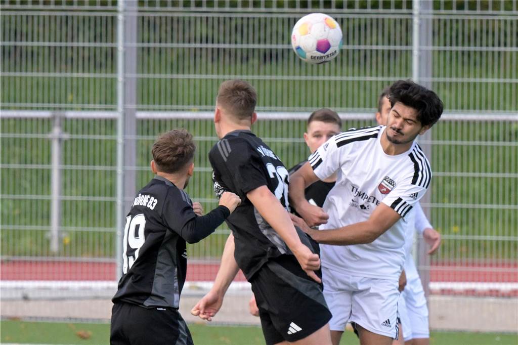 Die Fußballer aus Lünen waren am Wochenende erfolgreich, die Handballerinnen verloren.