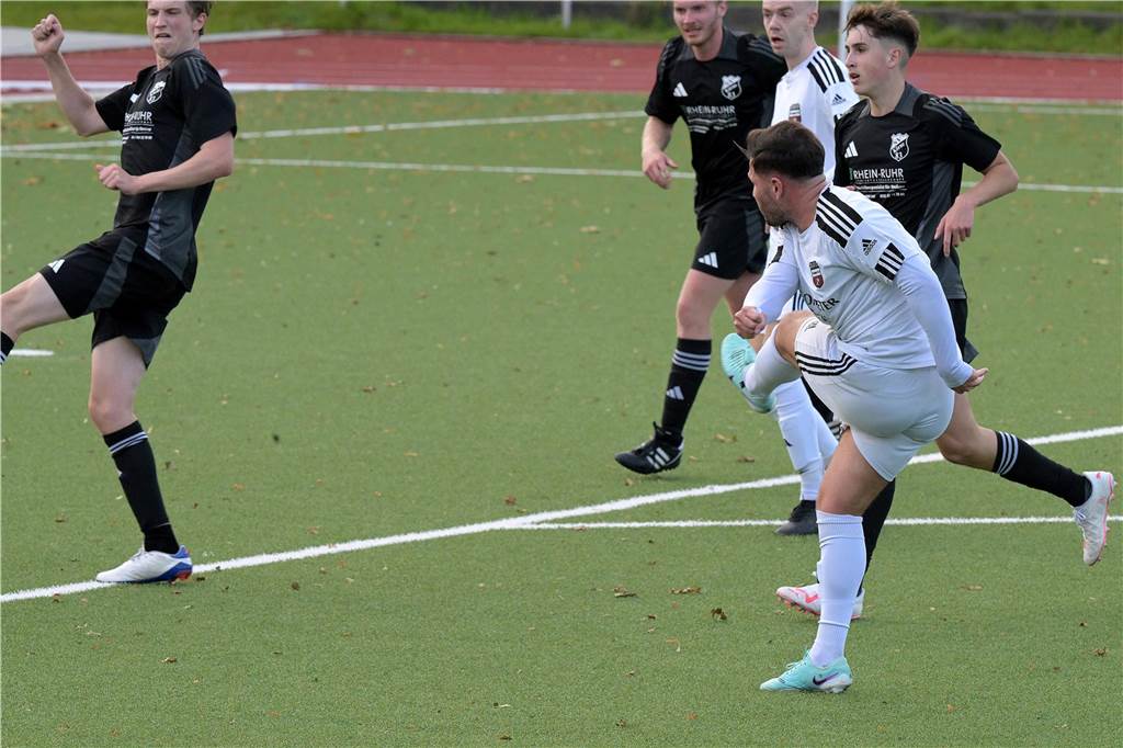 Die Fußballer aus Lünen waren am Wochenende erfolgreich, die Handballerinnen verloren.