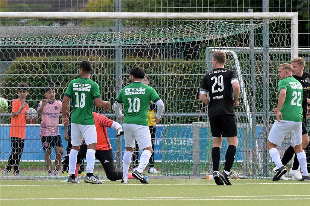Die Fußballer aus Lünen waren am Wochenende erfolgreich, die Handballerinnen verloren.
