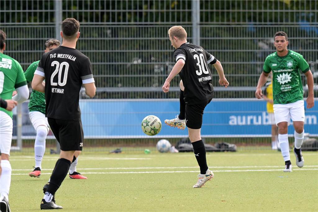 Die Fußballer aus Lünen waren am Wochenende erfolgreich, die Handballerinnen verloren.