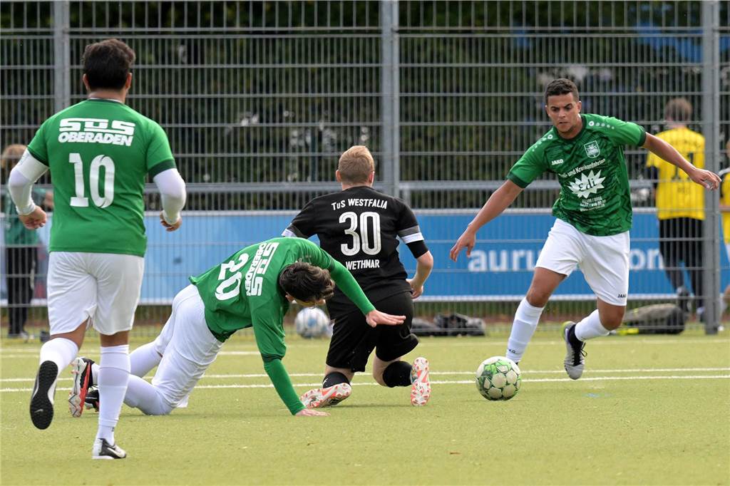 Die Fußballer aus Lünen waren am Wochenende erfolgreich, die Handballerinnen verloren.