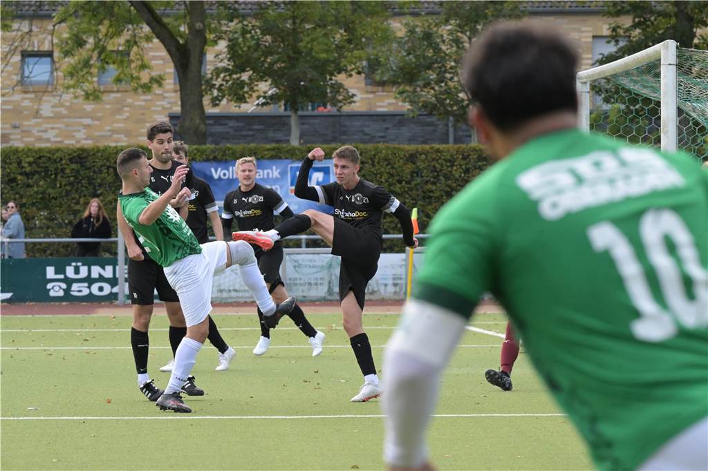 Die Fußballer aus Lünen waren am Wochenende erfolgreich, die Handballerinnen verloren.