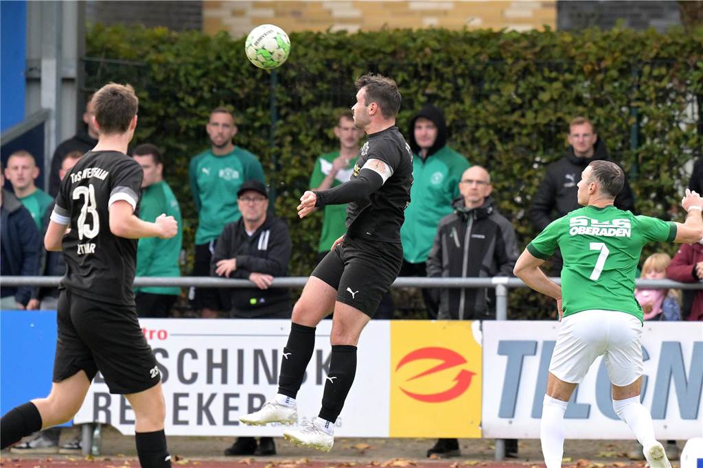 Die Fußballer aus Lünen waren am Wochenende erfolgreich, die Handballerinnen verloren.