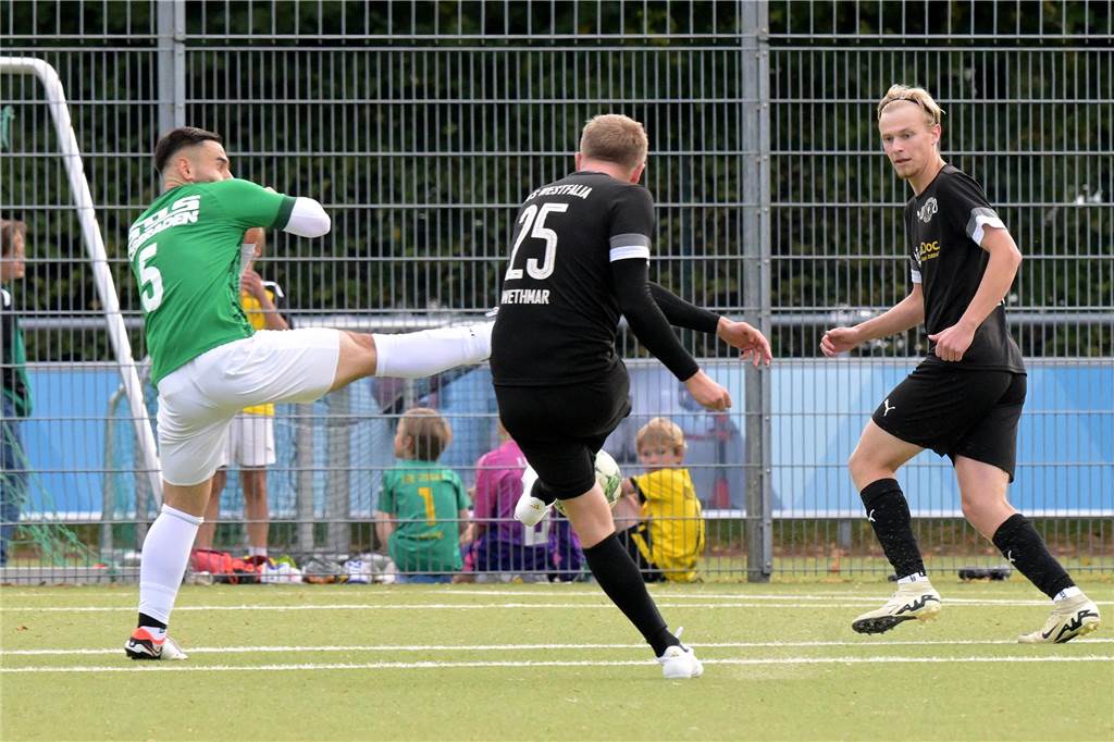 Die Fußballer aus Lünen waren am Wochenende erfolgreich, die Handballerinnen verloren.