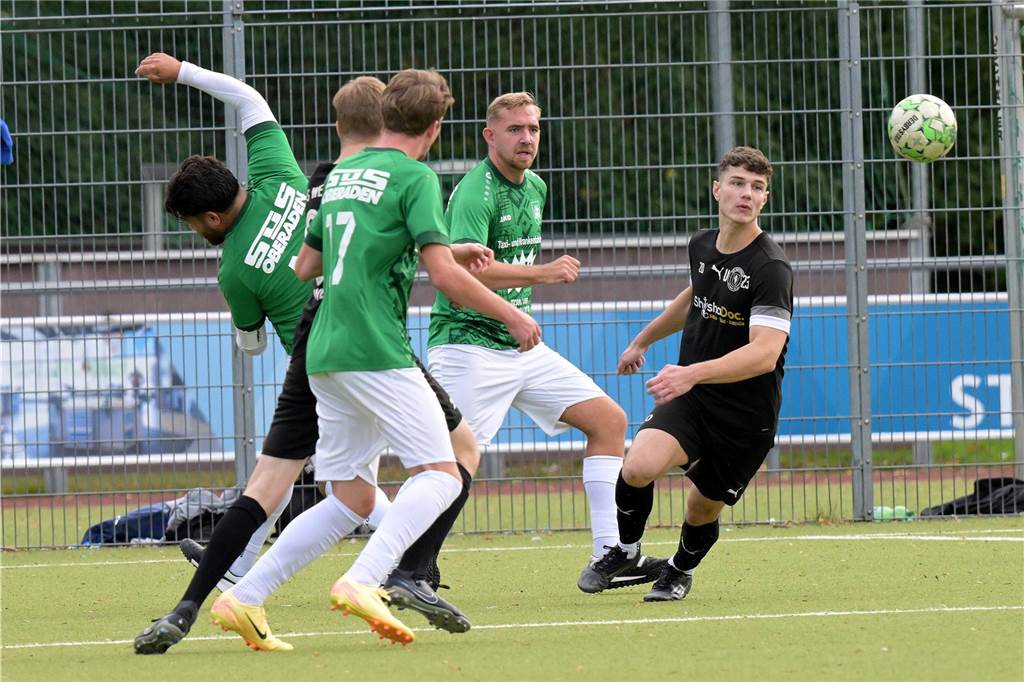 Die Fußballer aus Lünen waren am Wochenende erfolgreich, die Handballerinnen verloren.