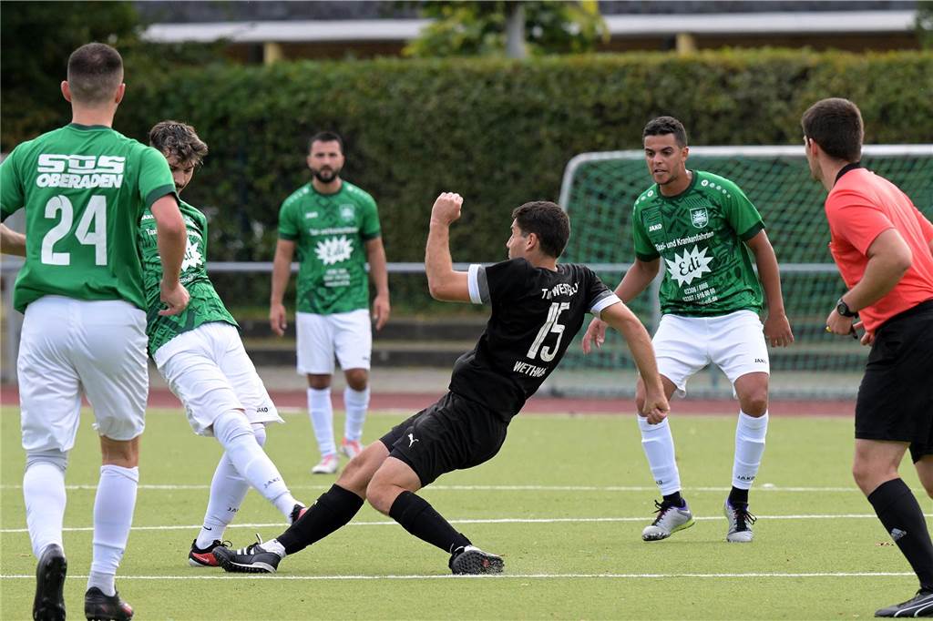 Die Fußballer aus Lünen waren am Wochenende erfolgreich, die Handballerinnen verloren.