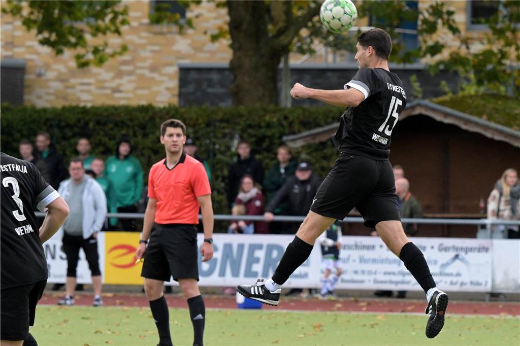 Die Fußballer aus Lünen waren am Wochenende erfolgreich, die Handballerinnen verloren.