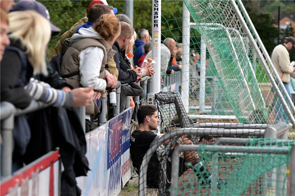 Die Fußballer aus Lünen waren am Wochenende erfolgreich, die Handballerinnen verloren.