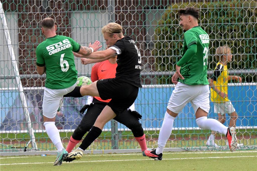 Die Fußballer aus Lünen waren am Wochenende erfolgreich, die Handballerinnen verloren.