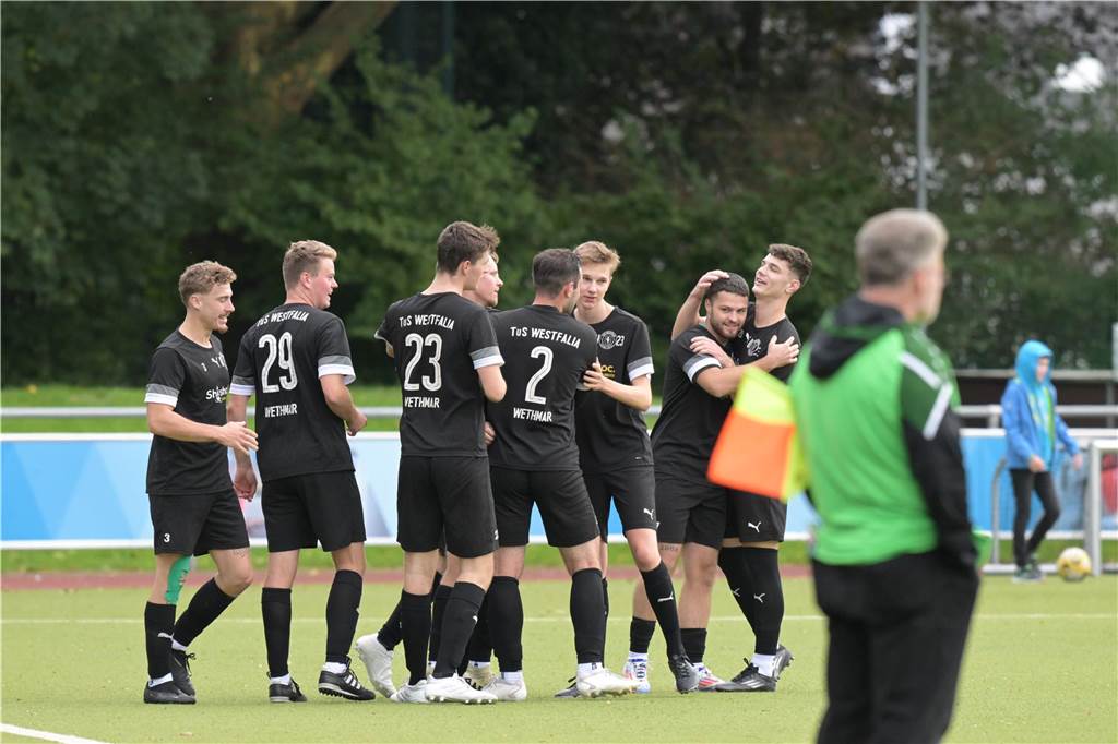 Die Fußballer aus Lünen waren am Wochenende erfolgreich, die Handballerinnen verloren.