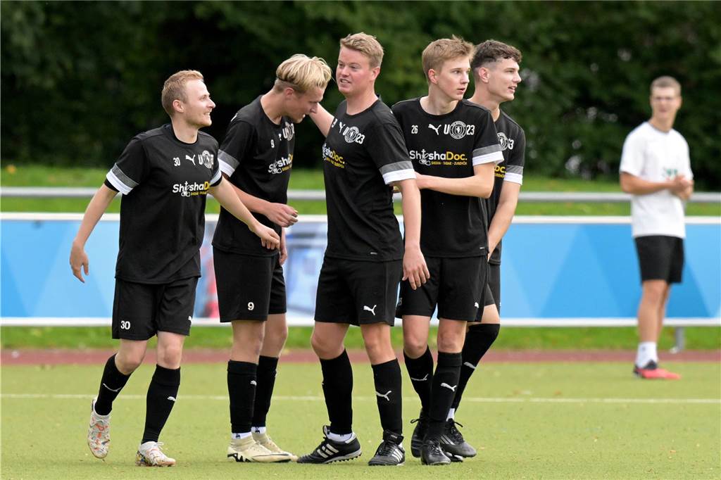 Die Fußballer aus Lünen waren am Wochenende erfolgreich, die Handballerinnen verloren.
