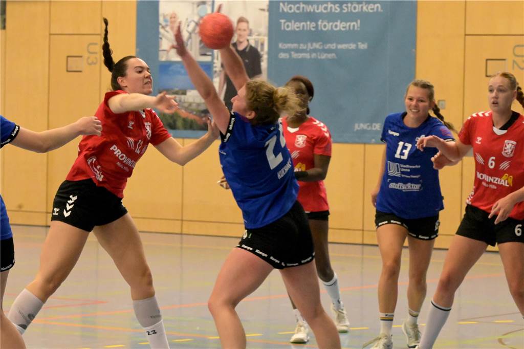Die Fußballer aus Lünen waren am Wochenende erfolgreich, die Handballerinnen verloren.